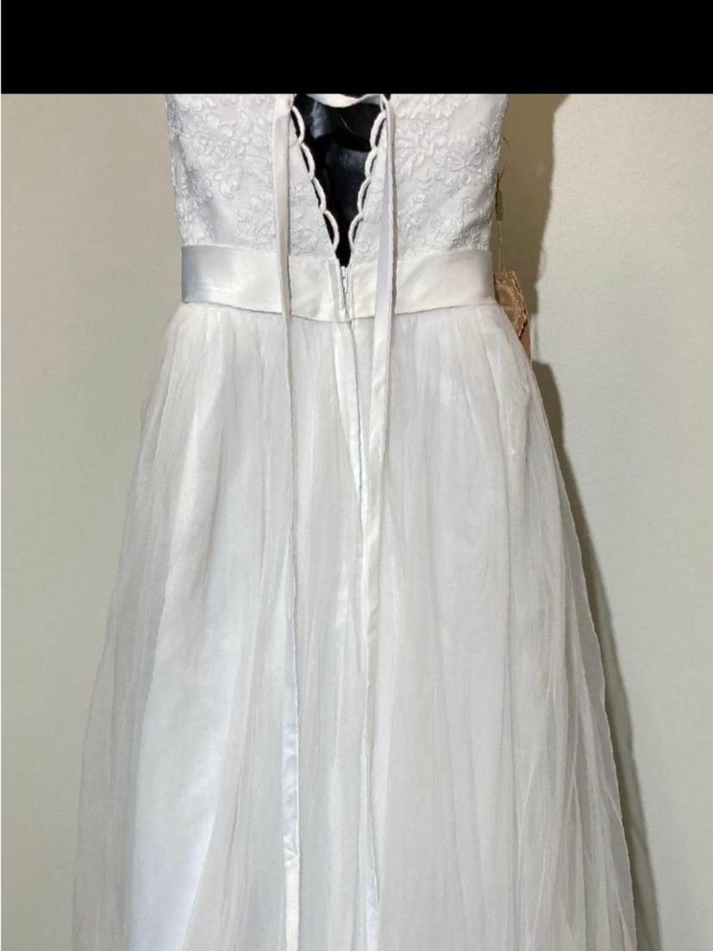 White Lace Bodice Tulle Wedding Dress - Picture 2 of 9